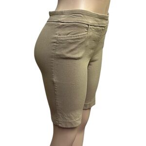 Time and Tru Stretch Pull On Tan Khaki 2 Pocket Bermuda Shorts Womens Small